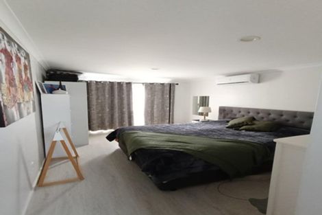 Photo of property in 14 Rena Place, West Harbour, Auckland, 0618