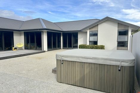 Photo of property in 5 Old Racecourse Road, Albert Town, Wanaka, 9305