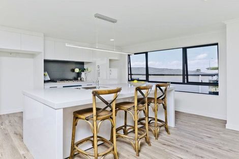 Photo of property in 15 Para Close, Fairview Heights, Auckland, 0632