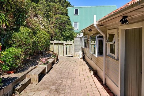 Photo of property in 32 Moana Road, Plimmerton, Porirua, 5026