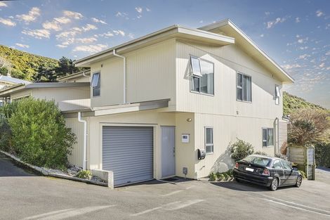 Photo of property in 19 Rarangi Way, Owhiro Bay, Wellington, 6023