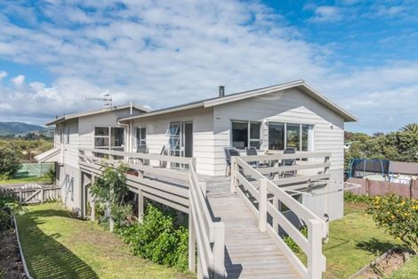 Photo of property in 5 Freyberg Crescent, Waikanae Beach, Waikanae, 5036