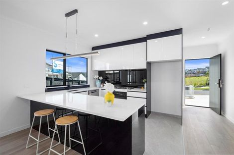 Photo of property in 52 Whakairo Crescent, Gulf Harbour, Whangaparaoa, 0930