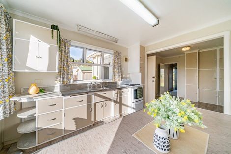 Photo of property in 4 Heretaunga Square, Silverstream, Upper Hutt, 5019