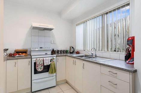 Photo of property in 10/43 Fruitvale Road, New Lynn, Auckland, 0600