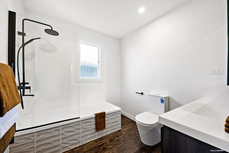 Photo of property in 56 Dale Crescent, Pakuranga, Auckland, 2010