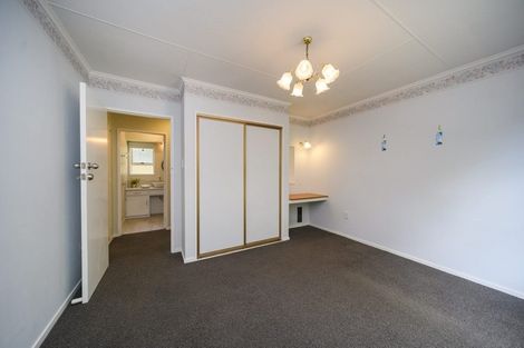 Photo of property in 4 Sharon Place, Awapuni, Palmerston North, 4412