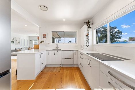 Photo of property in 45 Vipond Road, Stanmore Bay, Whangaparaoa, 0932