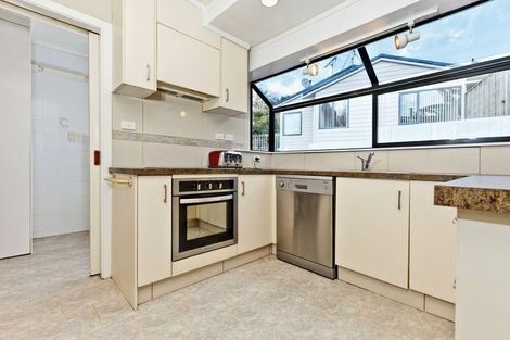 Photo of property in 1/56 Oaktree Avenue, Browns Bay, Auckland, 0630