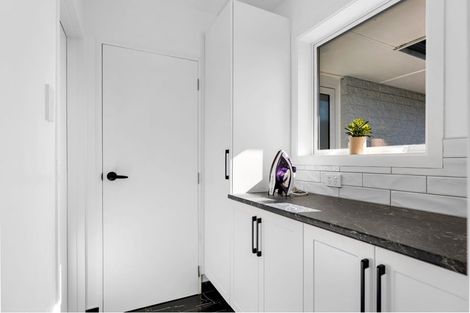 Photo of property in 2/320 Memorial Avenue, Burnside, Christchurch, 8053