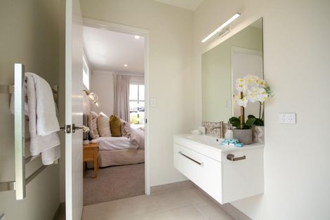 Photo of property in 21 Tahuna Minhinnick Drive, Glenbrook, 2681