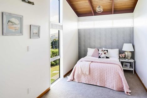 Photo of property in 33 Kiriwai Road, Paremata, Porirua, 5024