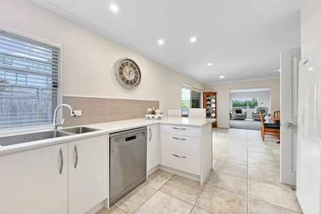 Photo of property in 8a Hauraki Crescent, Pinehill, Auckland, 0632