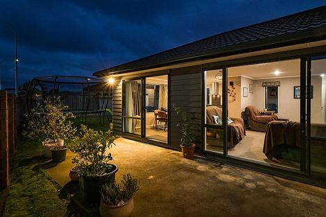 Photo of property in 8 Angelina Way, Kelvin Grove, Palmerston North, 4414