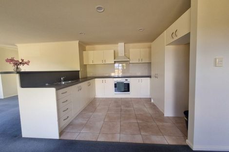 Photo of property in 46 View Ridge Drive, Ranui, Auckland, 0612