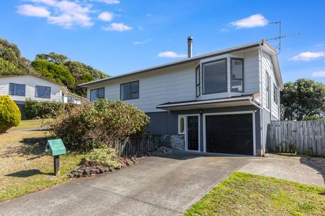 Photo of property in 16 Parkinson Close, Whitby, Porirua, 5024