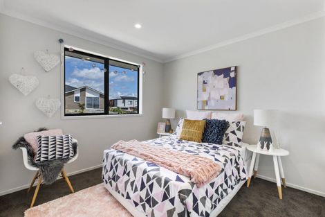 Photo of property in 34 Twin Parks Rise, Papakura, 2110