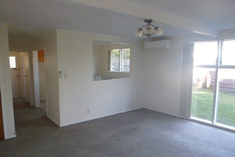 Photo of property in 19 Duchess Place, Maupuia, Wellington, 6022