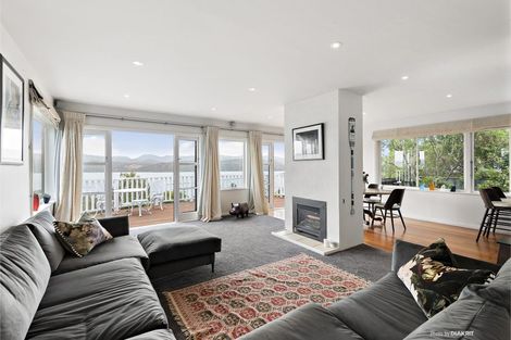 Photo of property in 22 Tai Paku Paku Road, Karaka Bays, Wellington, 6022