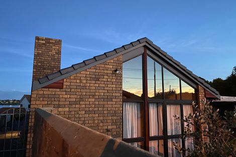 Photo of property in 84 Shakespeare Road, Milford, Auckland, 0620