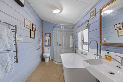 Photo of property in 8 Paraekaretu Street, Hunterville, 4730