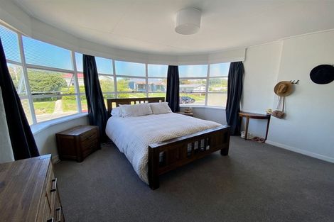 Photo of property in 6 Cossens Street, Balclutha, 9230