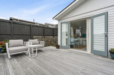 Photo of property in 11 Camrose Grove, Kingston, Wellington, 6021