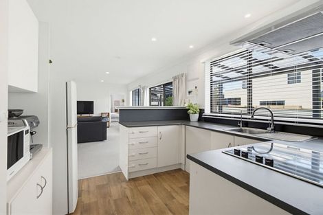 Photo of property in 81 Simpson Road, Papamoa Beach, Papamoa, 3118