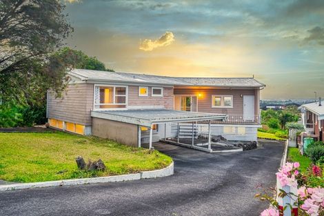 Photo of property in 105 Bradbury Road, Botany Downs, Auckland, 2010