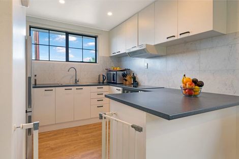 Photo of property in 15 Denarius Lane, Glendene, Auckland, 0602