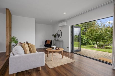 Photo of property in 29 Omokoroa Road, Omokoroa, 3114