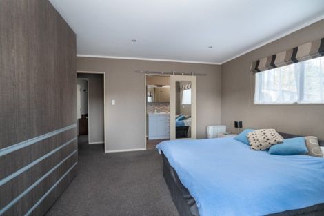 Photo of property in 14 Gibbs Place, Kinloch, Taupo, 3377