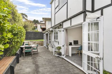 Photo of property in 2/6 Strabo Place, Windsor Park, Auckland, 0632