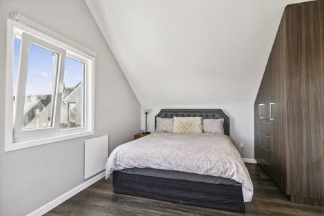 Photo of property in 2b Paratu Way, Strathmore Park, Wellington, 6022