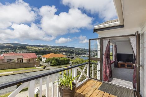 Photo of property in 16 Ordley Grove, Tawa, Wellington, 5028