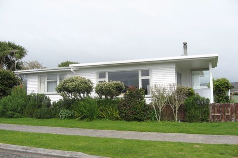 Photo of property in 19 Mace Terrace, Oakura, 4314