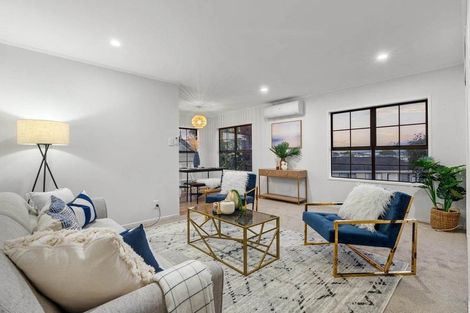 Photo of property in 28 Mcquarrie Avenue, Wattle Downs, Auckland, 2103