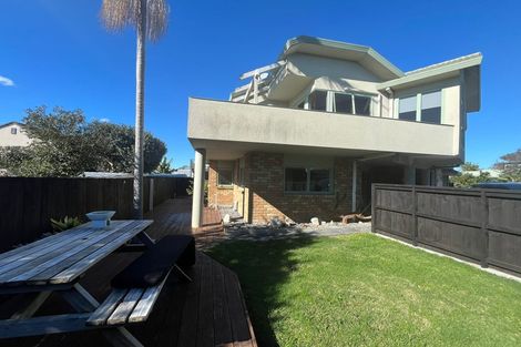 Photo of property in 2/10 Nadine Place, Mangere Bridge, Auckland, 2022