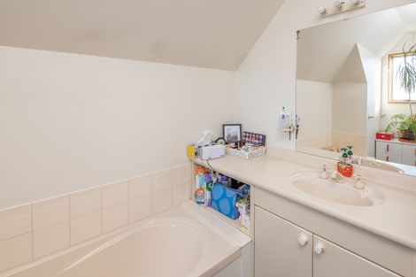 Photo of property in 104 Hamilton Avenue, Ilam, Christchurch, 8041