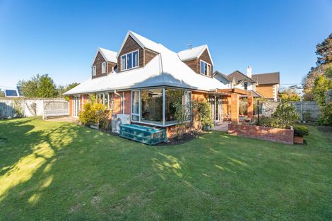Photo of property in 104 Hamilton Avenue, Ilam, Christchurch, 8041