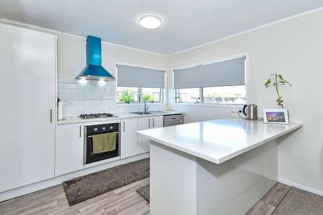 Photo of property in 2/3 Secretariat Place, Randwick Park, Auckland, 2105