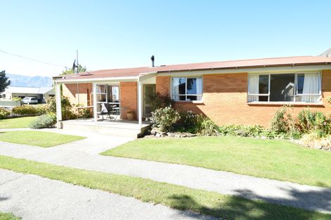 Photo of property in 16 Black Peak Road, Omarama, 9412