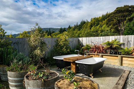 Photo of property in 112 Milton Terrace, Picton, 7220