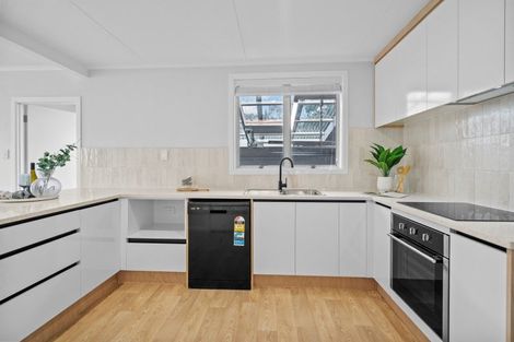 Photo of property in 16 Rhonda Avenue, Deanwell, Hamilton, 3206