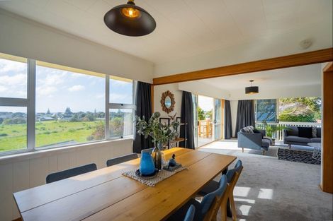 Photo of property in 67 Queens Road, Waikanae Beach, Waikanae, 5036