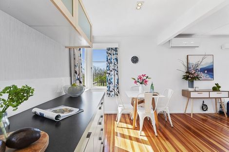 Photo of property in 6 Salford Street, Newlands, Wellington, 6037