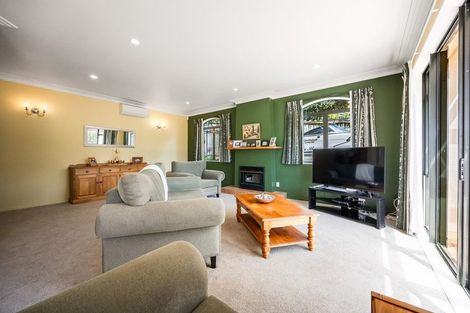 Photo of property in 30 Woodridge Avenue, Northcross, Auckland, 0630
