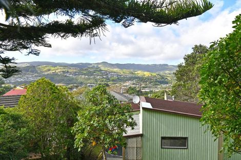 Photo of property in 43 Franklyn Road, Tawa, Wellington, 5028