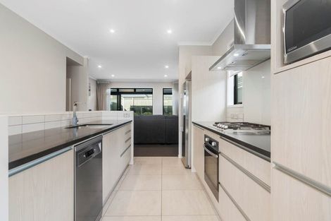 Photo of property in 4 Nohoanga Road, Karaka, Papakura, 2113