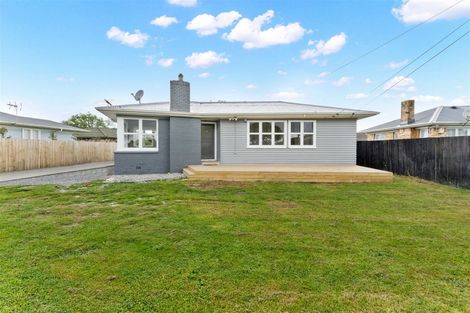 Photo of property in 1 Sutton Crescent, Papakura, 2110